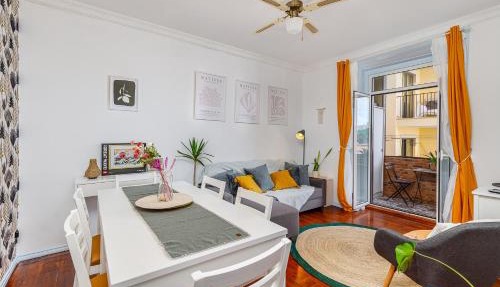 Central Lisbon, 6 bedrooms in big, beautiful apartment