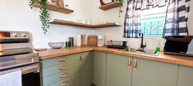 Centrally located , Family and Pet Friendly.