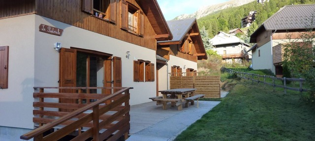 Chalet 'Garrigue Au Pied Des Pistes' with Mountain View, Shared Pool and Wi-Fi