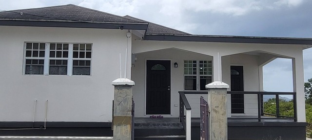 Charming 2-bedroom apartment in New Castle with WiFi, AC and full laundry