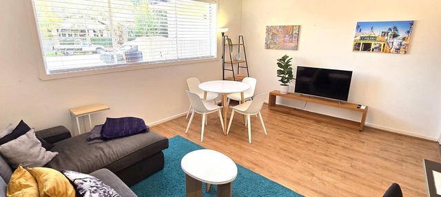 Chic central St Kilda 2 bed 8 mins walk to beach