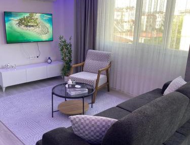 Comfortable, stylish, centrally located apartment