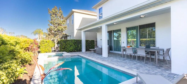 Comfy Modern House w Pool Perfect Location
