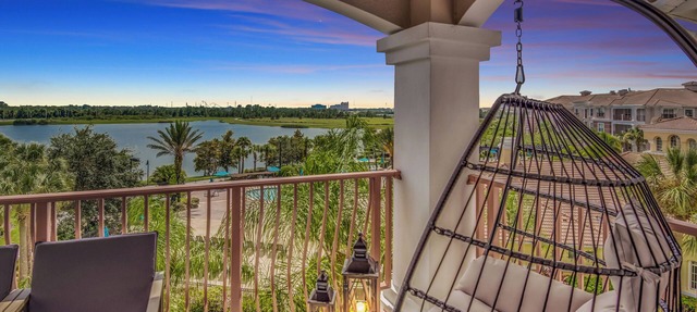 Condo w/Prime View of Lake, Pool & Fireworks!