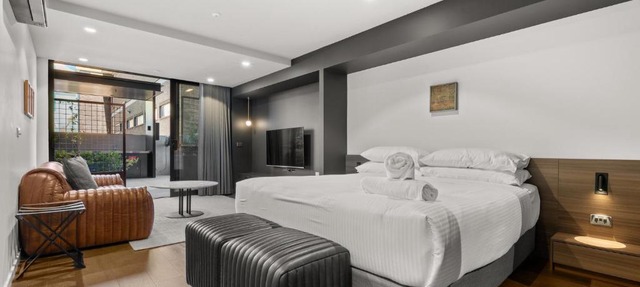 Convenient Braddon Studio with Parking