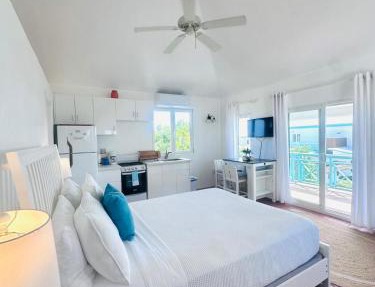 Coralito Bay Suites & Villas