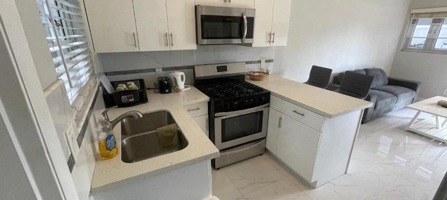 Cornerstone Rentals Lovely 1-BdRm Midtown Unit 1