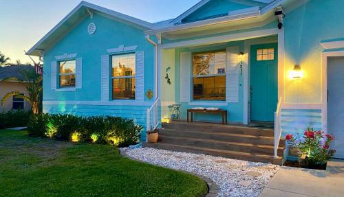 Cozy Coastal Cottage at Naples Bay, Pickleball, Botanical Garden