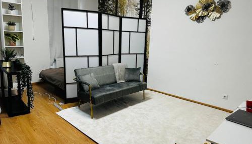 Cozy flat near main station & center