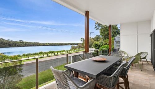Currimundi Lake House