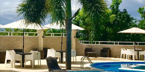 Daymond Blue Tropical Lodge