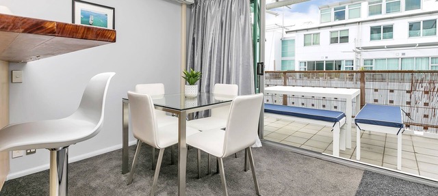 Deluxe Waterfront & City Apartment