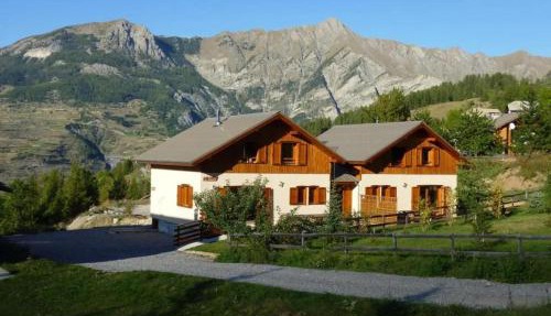 Deux grands chalets communicants
