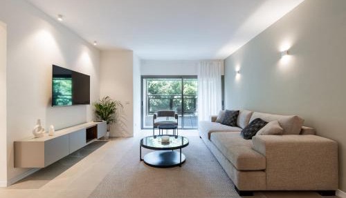 Dizengoff Deluxe Retreat