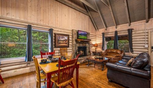 Dog Friendly Mountain Cabin, Hot Tub & Pool Table