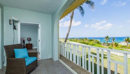 Dramatic views from this spacious 1bd 1bth