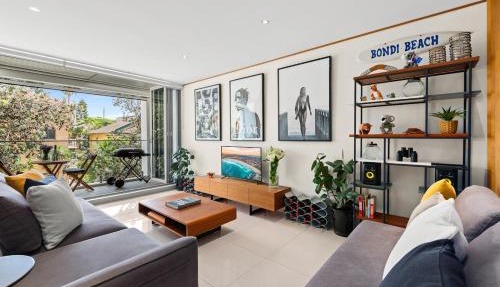 Drews Bondi Beach Pad Music Inspired