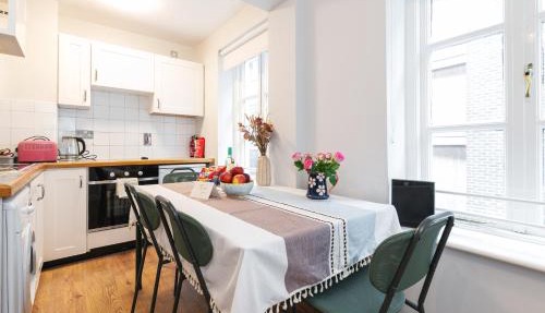 Dublin Central Spacious 3BR Apt in Temple Bar