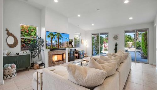 El Paseo Paradise 3BR Desert Oasis with pool & spa