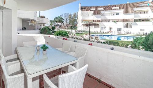 ELD4.1- Prime location pool views and evening sun