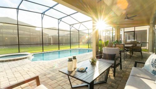 Elegant 18-Guest House: Luxury Resort Experience