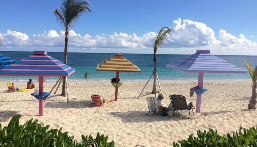 Elegant Condo in Coral Beach on the Beach