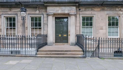 Elegant Georgian Retreat with Views of Arthurs Seat