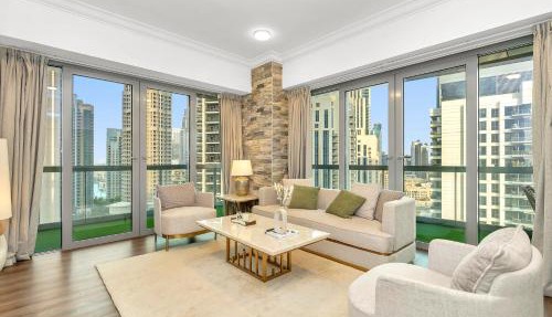 Elegant Two Bedroom Apartment with Large Balcony and Panoramic Downtown Skyline & Boulevard Views by Luxury Space