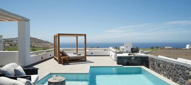 Elegant Villa Floating Breakfast