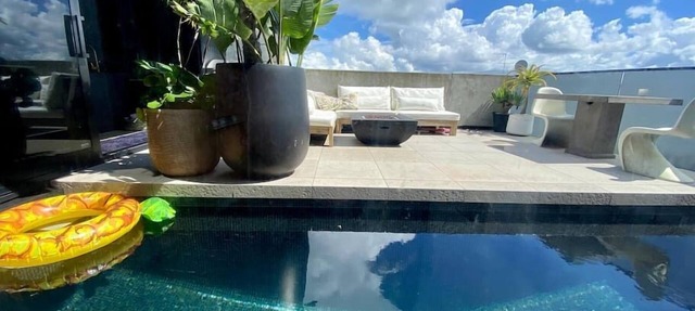 Entertainers penthouse with 5 bedrooms pool & spa