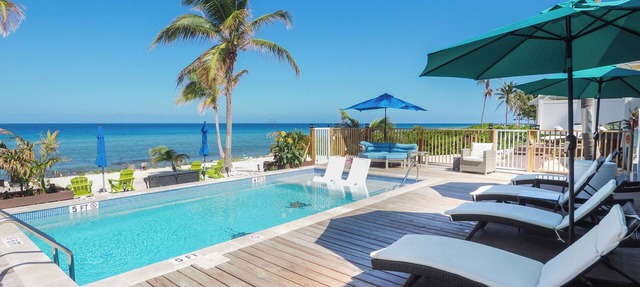 Escape to Bliss: Grand Cayman Villa steps from the Beach with Pool