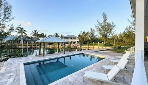 Escape to Paradise In West End Old Bahama Bay