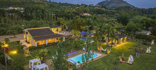 Exclusiva Villa con piscina climatizada, jacuzzi, sauna, gim, y 10000m2 jardín