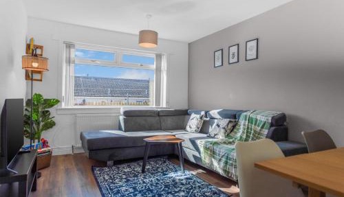 Free Parking | Central | Sleeps 5 | 2 Bedrooms