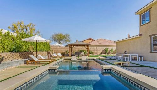 GAMEROOM, King Beds, Movie Projector, Heated Saltwater Pool, Golf and Games!
