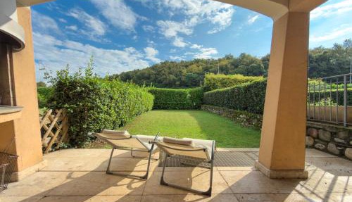 giardino privato e piscina, Oasi Garda