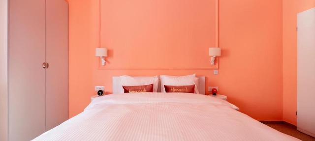 Glamorous Pink Pearl Studio Beach
