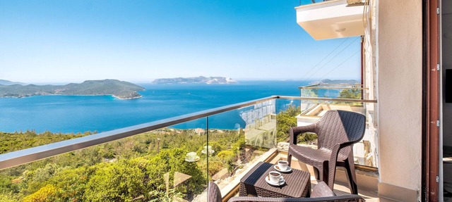 Golden Rose Suit Pension