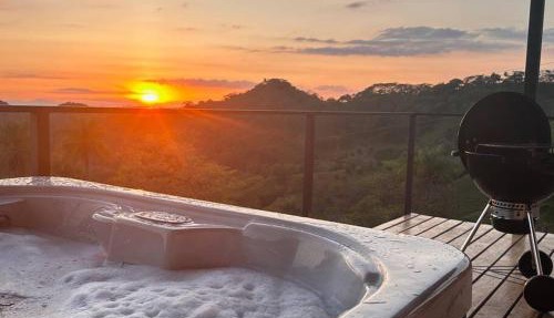GoldenView+ Aire acondicionado+Jacuzzi (a 15 km de Monteverde)