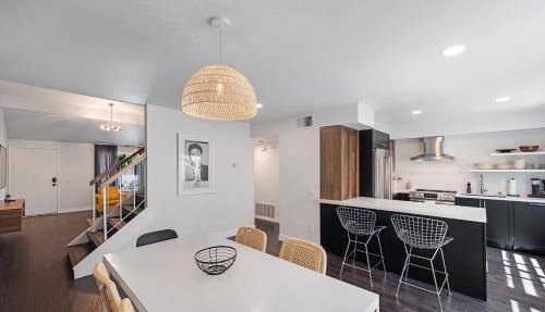 Golf and Couples Oasis/Midcentury w/6 Pools Hot Tub