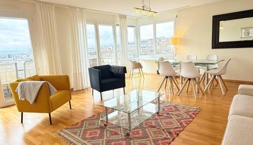 Good location, spacious, comfortable and bright!