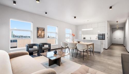 Harbour Lux 3BR & 2BA in the Heart of the City with Free Parking