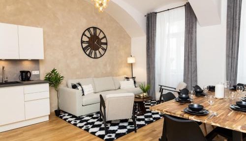 High-End 3 Bedroom Apartment l Free Parking l AC in Every Room l Sleeps 11