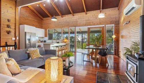 Hilltop Hideaway at Coolum Beach