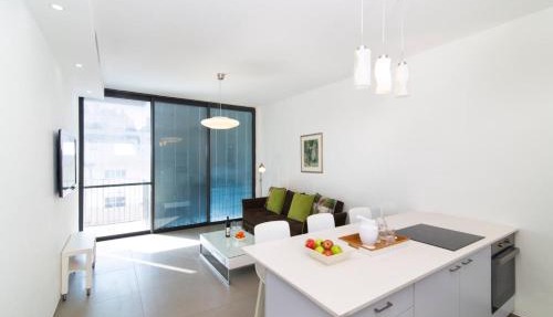 Hilton Bay Apartment with Bedroom shelter