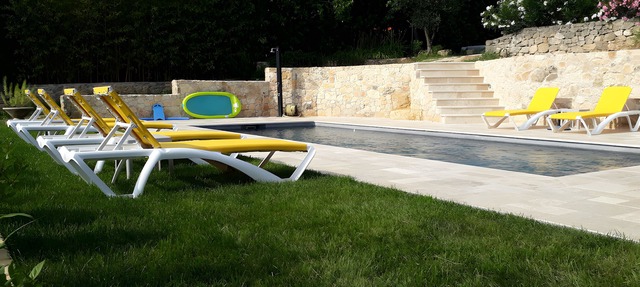 Holiday Home 'Loc Provence' with Private Pool, Wi-Fi and Air Conditioning