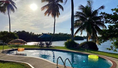 Holiday Retreat with Private Pool and Amazing Views