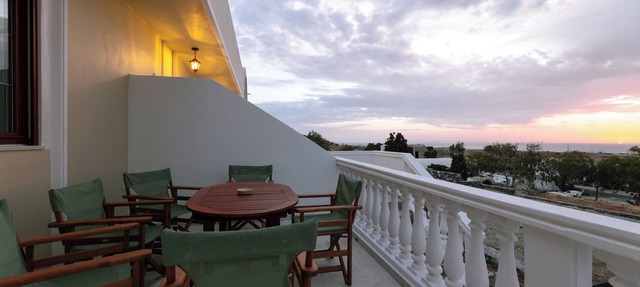 House for the whole family in Exo Gonia Santorini with views to the Aegean Sea.