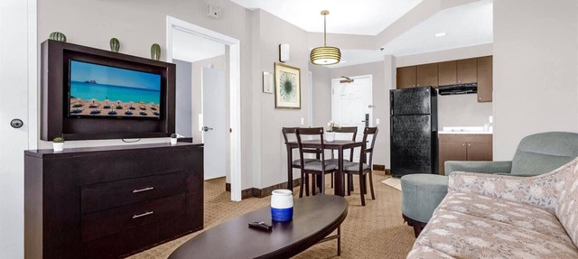Inviting 1 Bedroom Apartment w Pool near Disney
