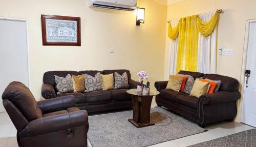 L&V Paradise Vacation Home with Pool and Gym
